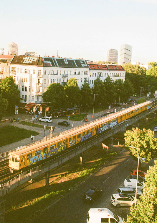 U3 WARSCHAUER STR.